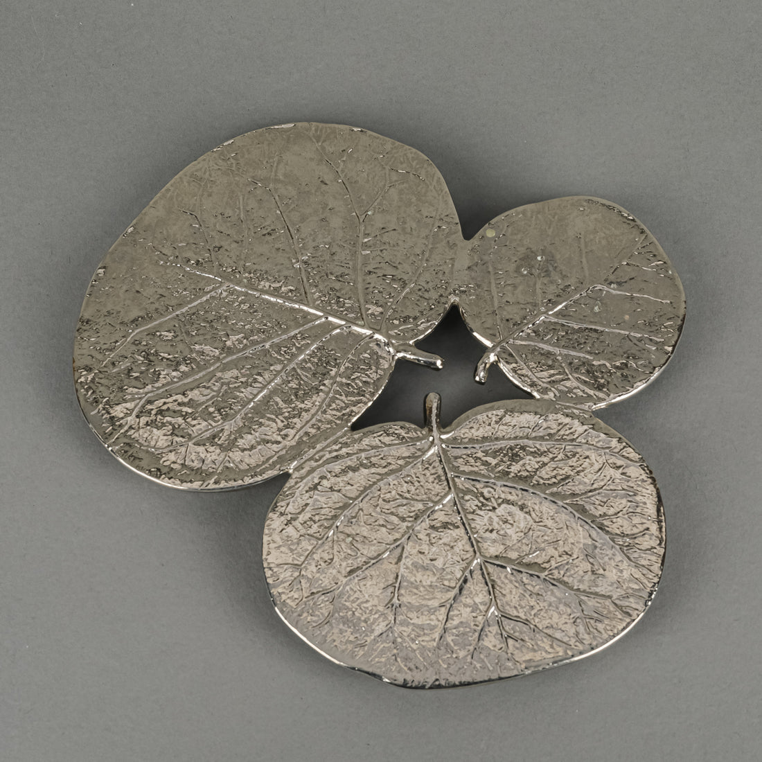 MICHAEL ARAM Botanical Leaf Trivet - Silver-Tone