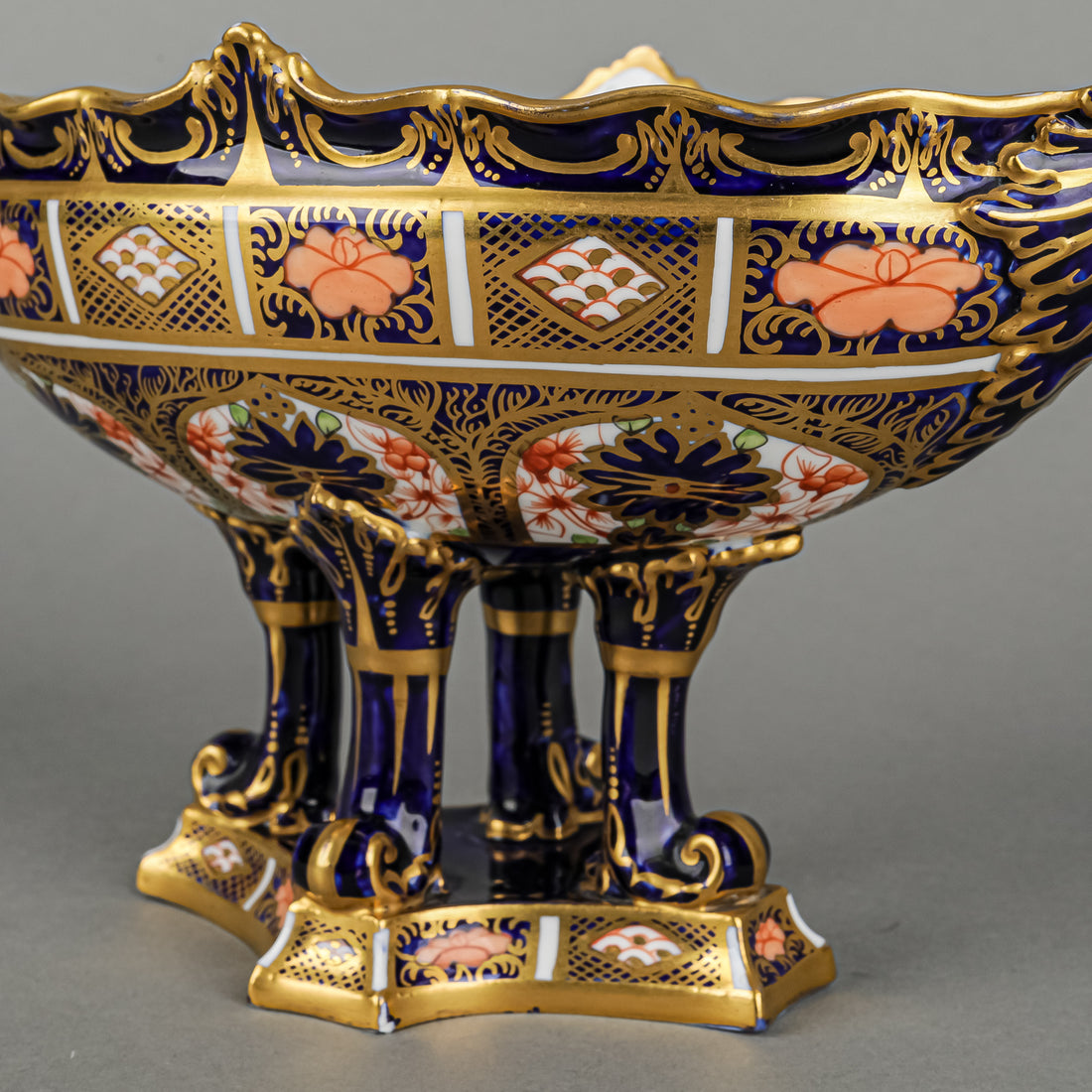 ROYAL CROWN DERBY Old Imari 1128 Oval Pedestal Dish 1575