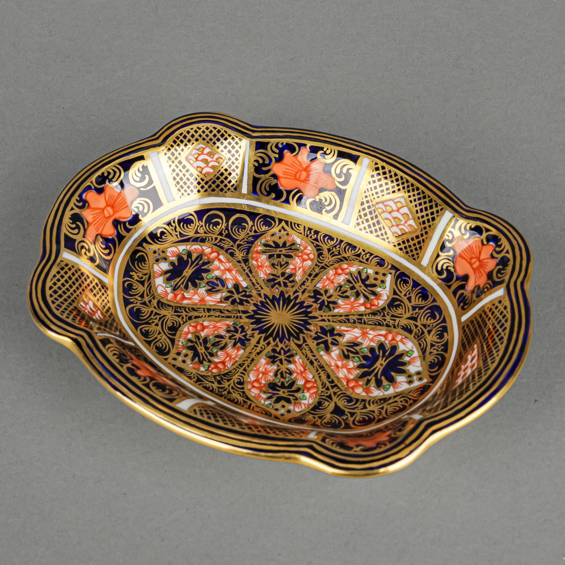 ROYAL CROWN DERBY Old Imari 1128 Trinket Dish