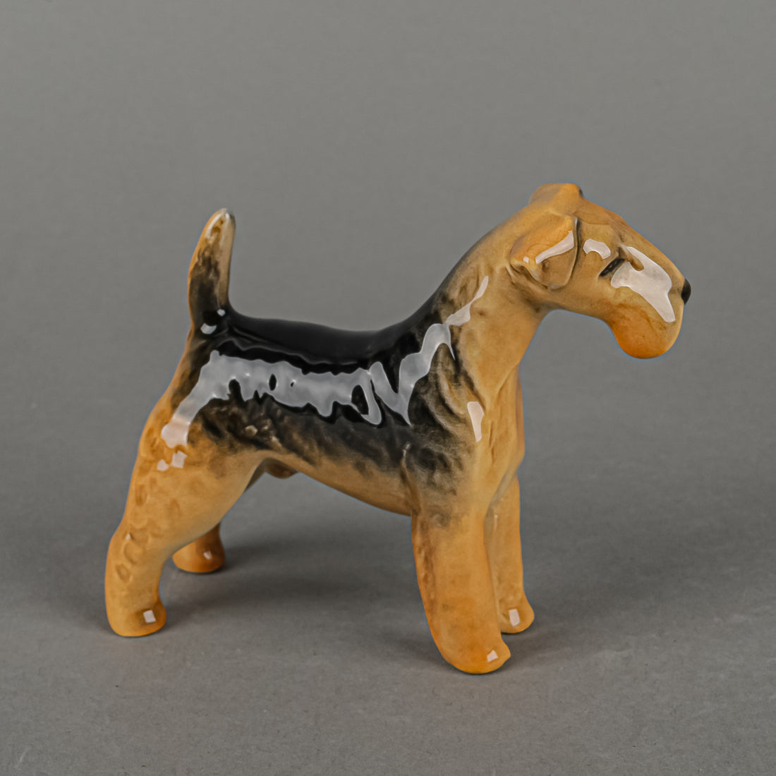 BESWICK Figurine Airedale Terrier "Cast Iron Monarch" 962