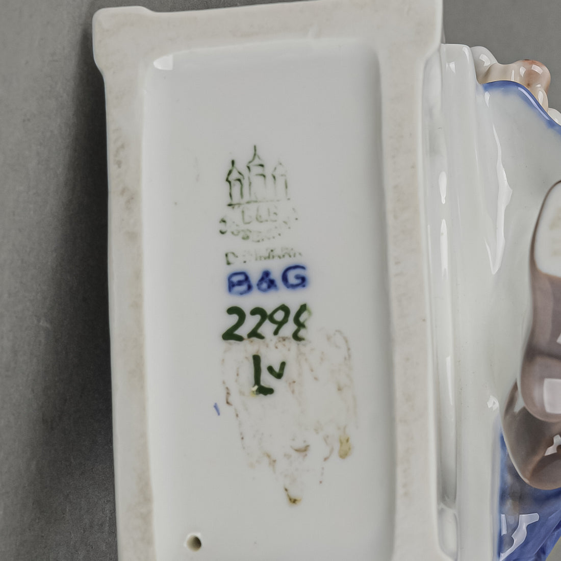 BING & GRØNDAHL Figurine Ida's Flowers 2298