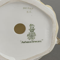 ROYAL DOULTON Figurine Autumn Breezes HN 2147