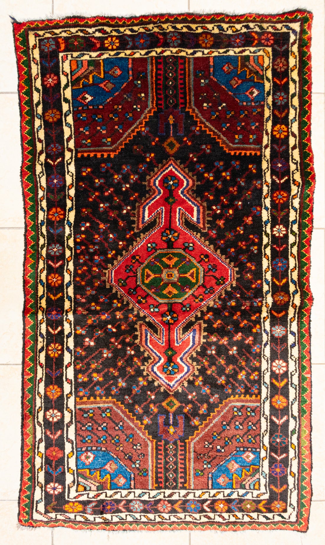 Hand Knotted Wool Isfahan Persian Rug            37"x68"