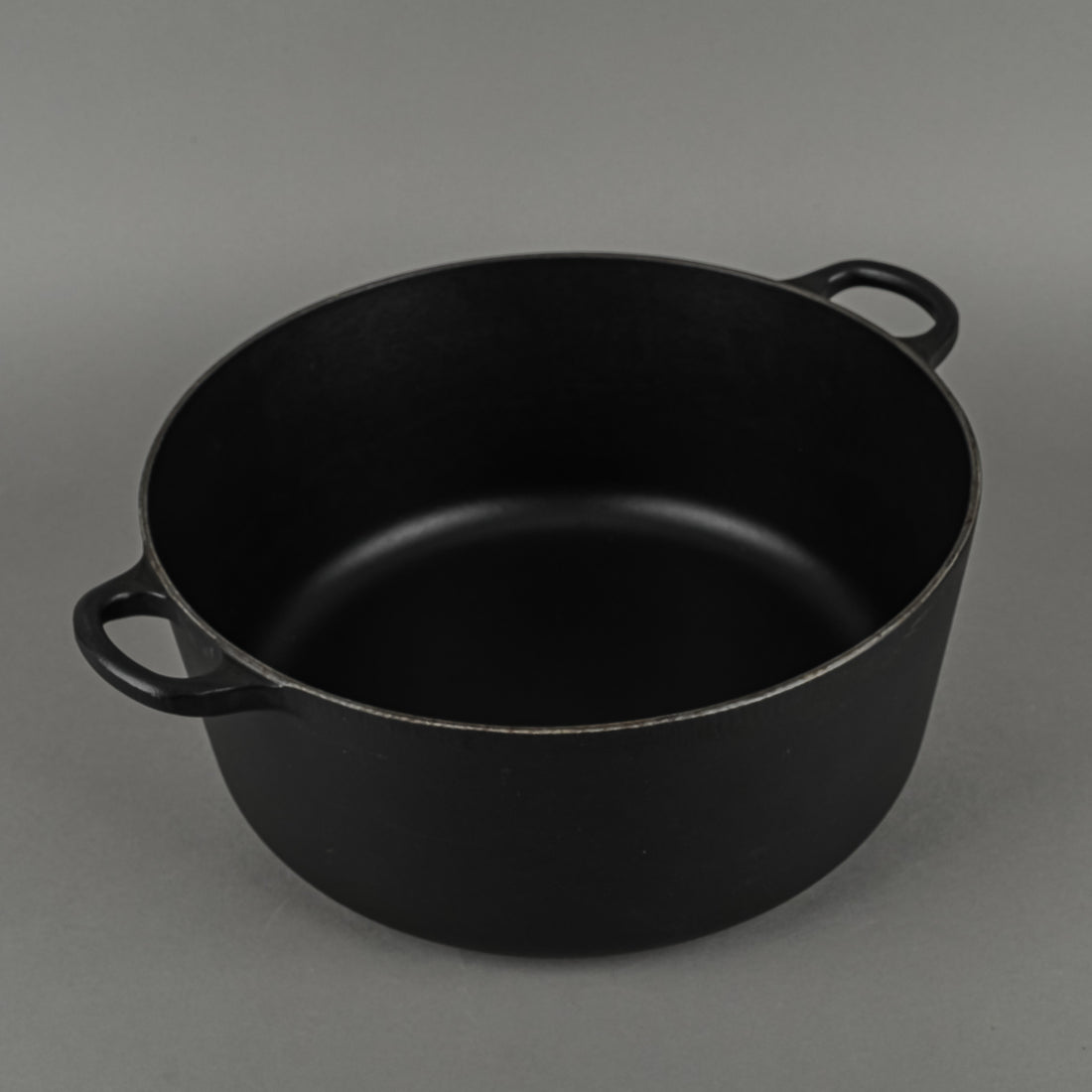 LE CREUSET Signature Cast Iron Round Covered Dutch Oven