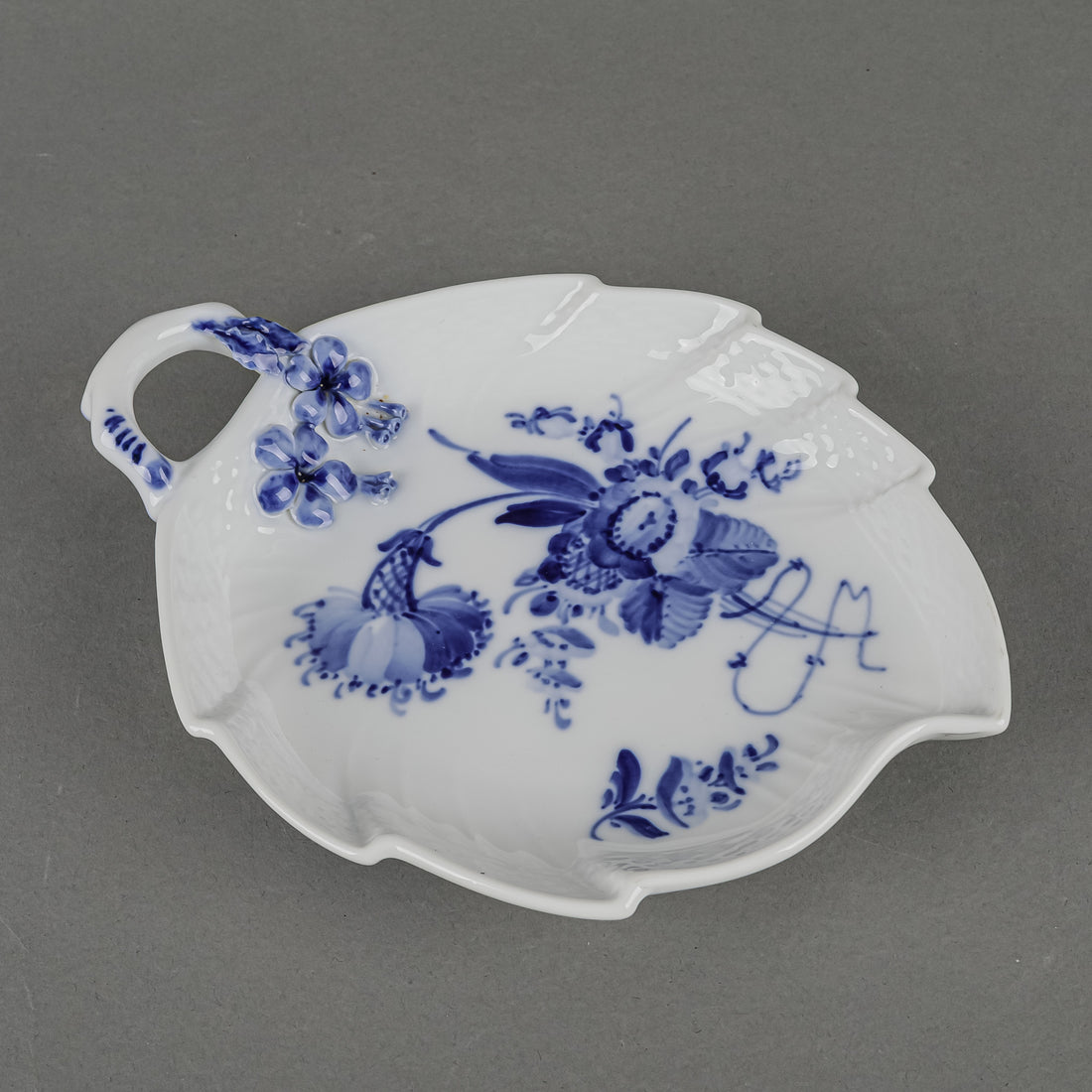 RCOPENHAGEN Blue Flower Leaf Shape Pickle Dish 10/1597