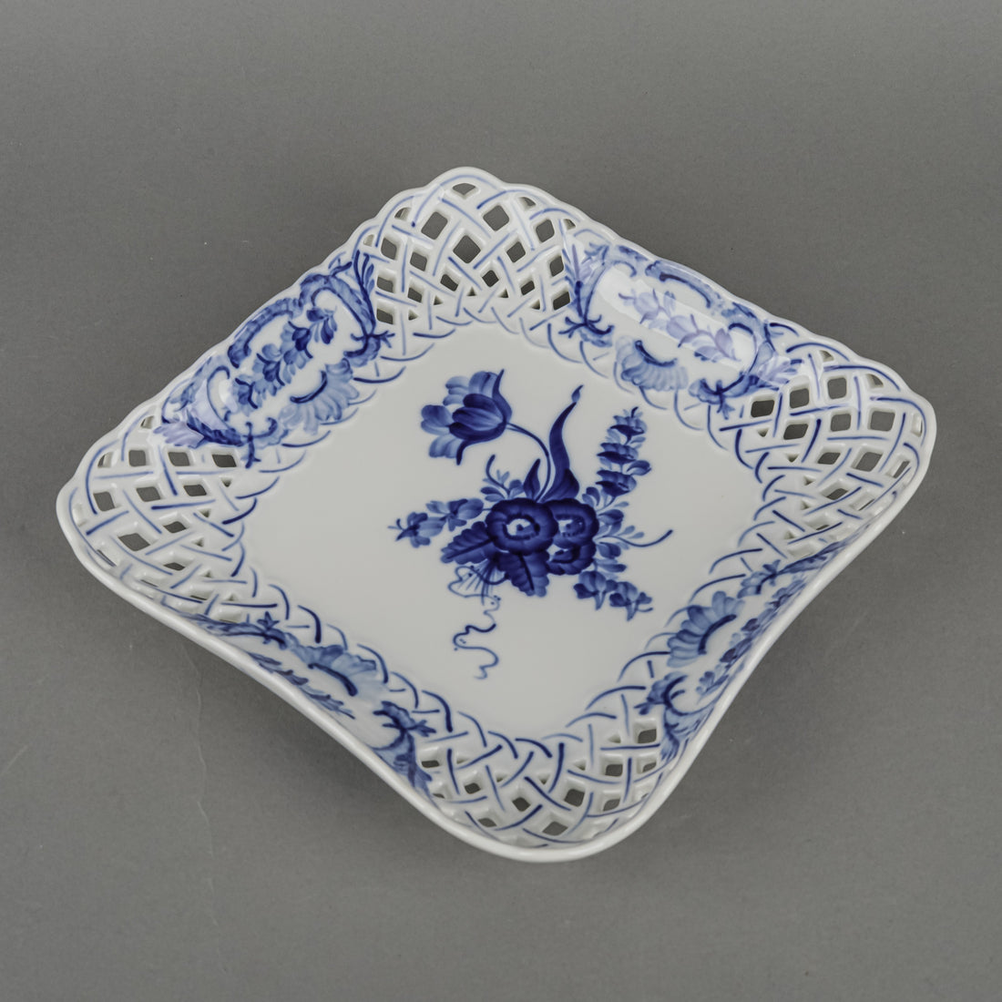 ROYAL COPENHAGEN Blue Flower Square Pierced Dish 10/1523