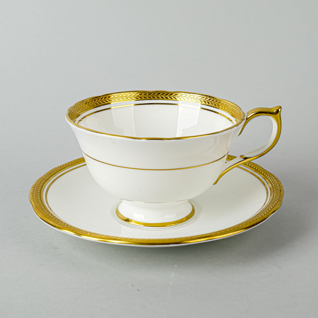 AYNSLEY Elizabeth 7947 Scalloped Edge 11 Place Settings Plus Extras