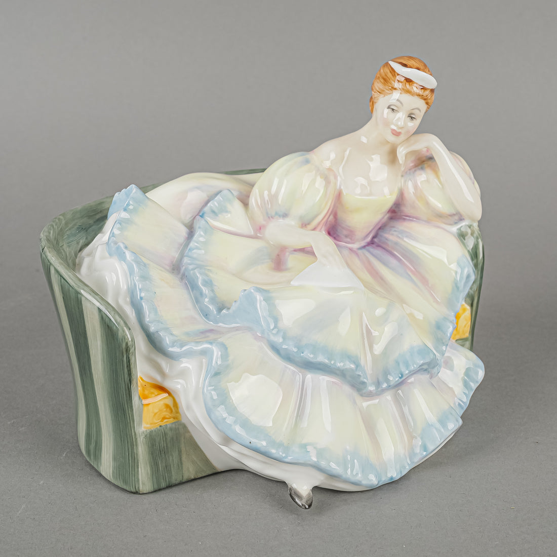 ROYAL DOULTON Figurine Pauline HN 2441