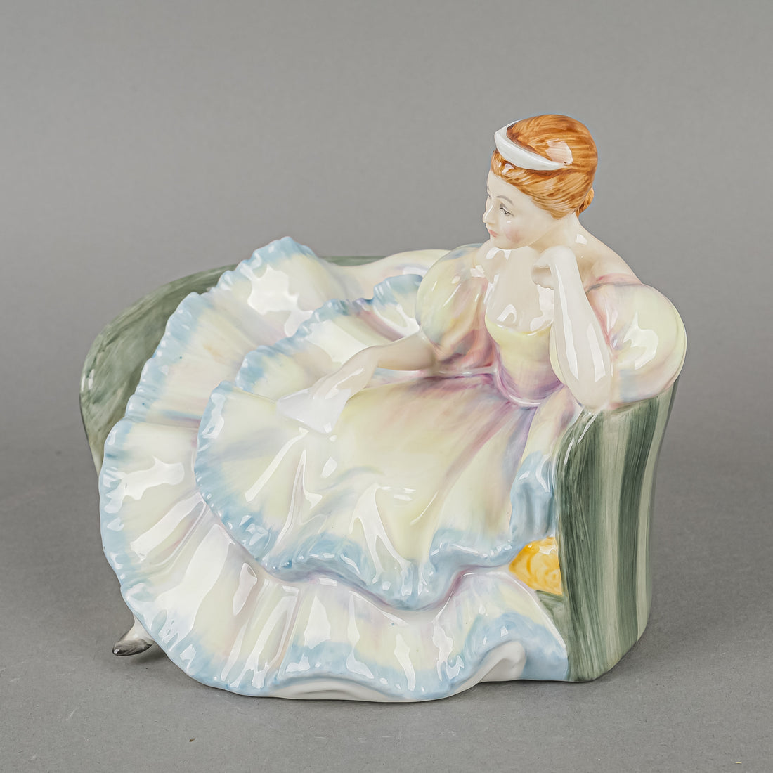 ROYAL DOULTON Figurine Pauline HN 2441