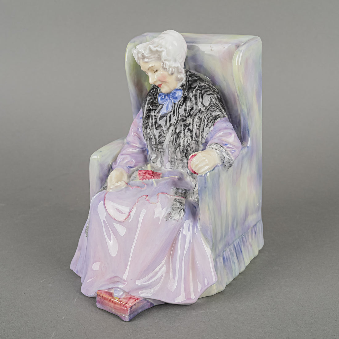 ROYAL DOULTON Figurine Joan HN 2023