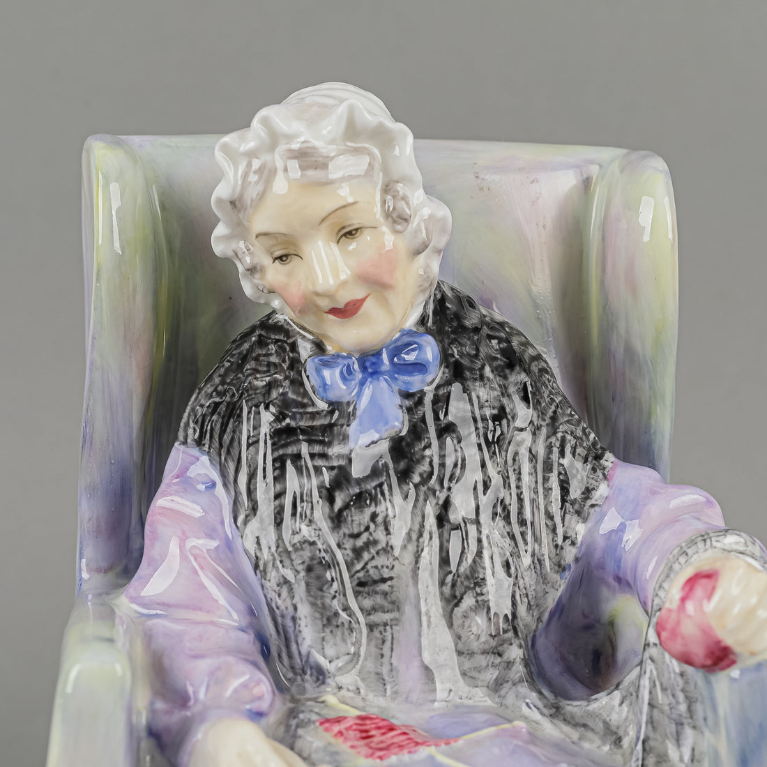 ROYAL DOULTON Figurine Joan HN 2023