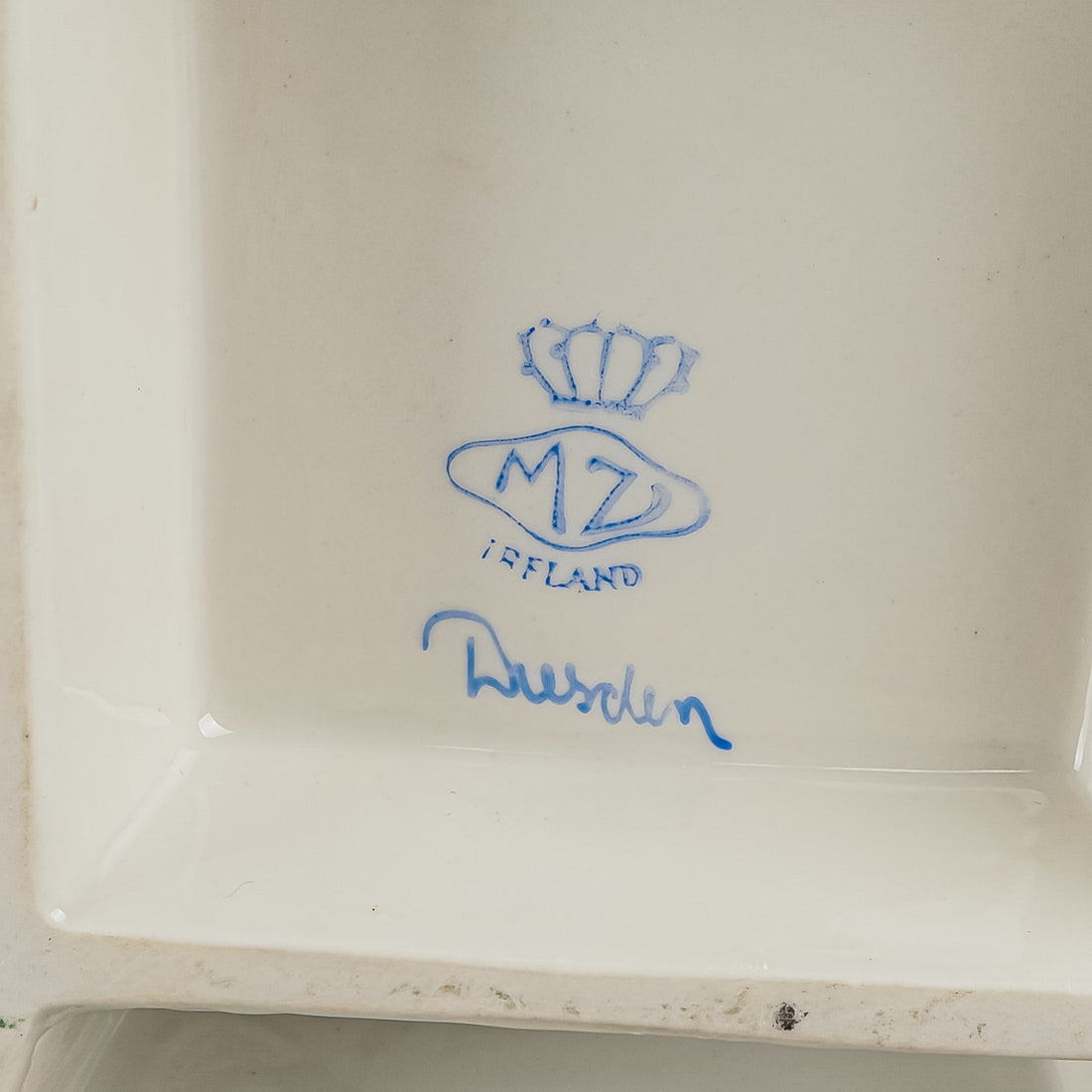 IRISH DRESDEN Filigree Figurine Magic Flue