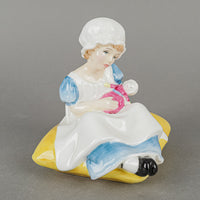 ROYAL DOULTON Figurine Ellen HN 3020 Kate Greenaway Series
