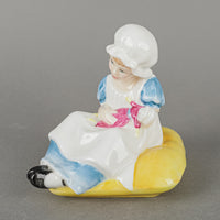 ROYAL DOULTON Figurine Ellen HN 3020 Kate Greenaway Series