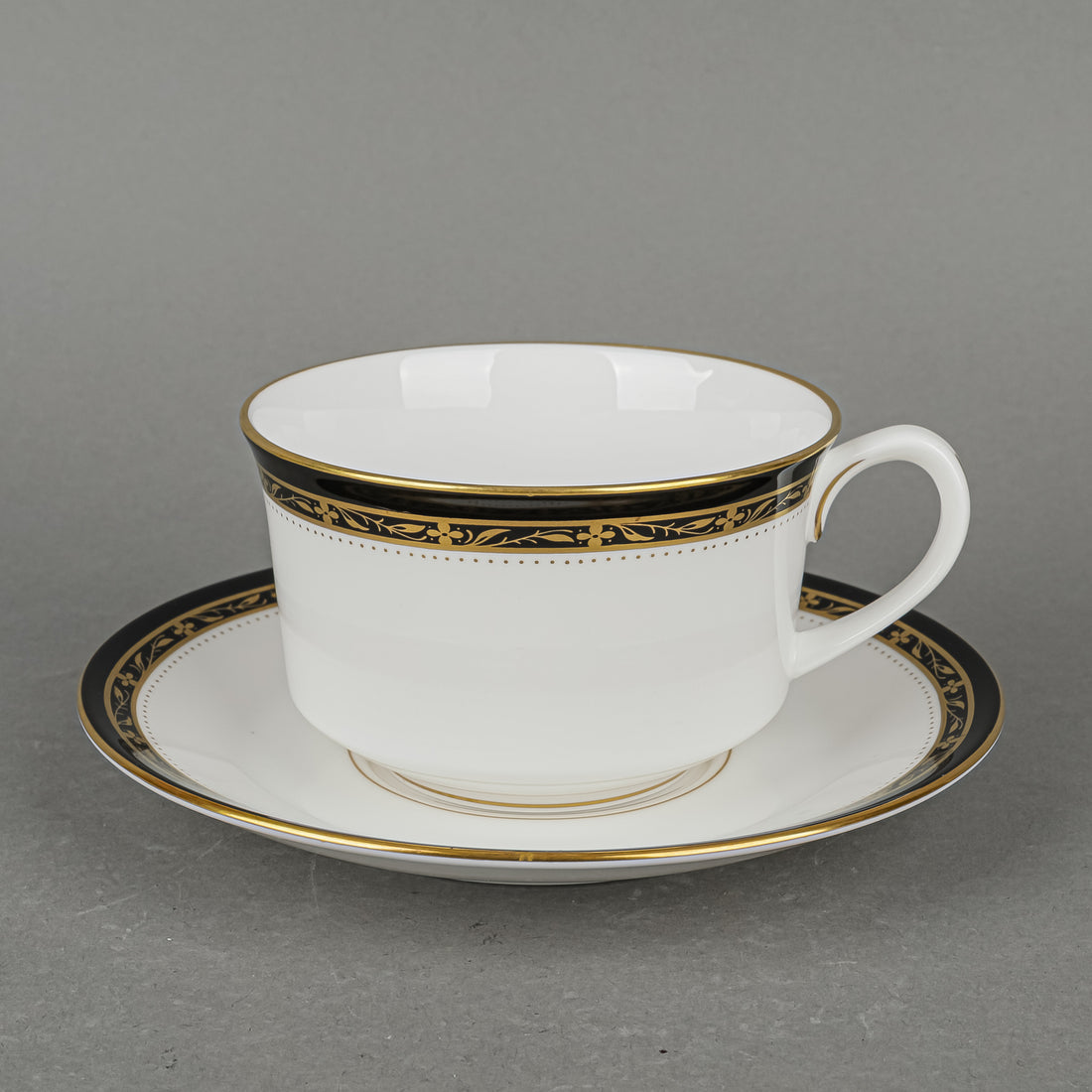ROYAL WORCESTER Odette 8 Place Settings