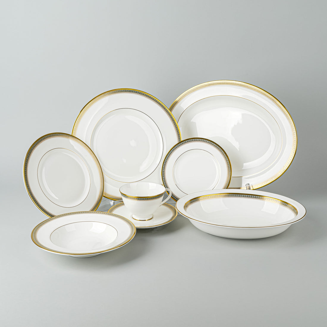 ROYAL DOULTON Clarendon H4993 12 Place Settings Plus Extras