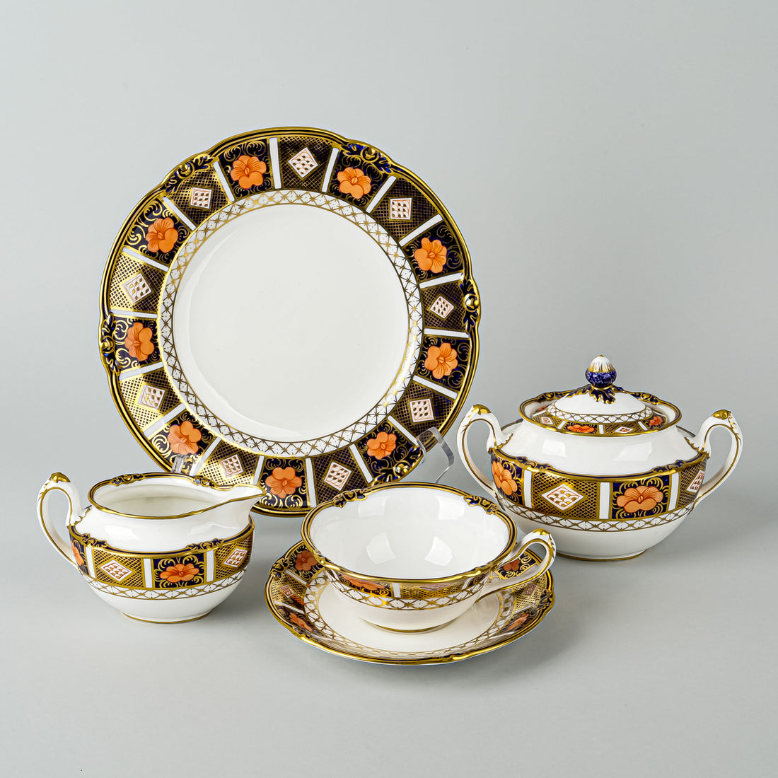 ROYAL CROWN DERBY Imari 9011 15 Pieces