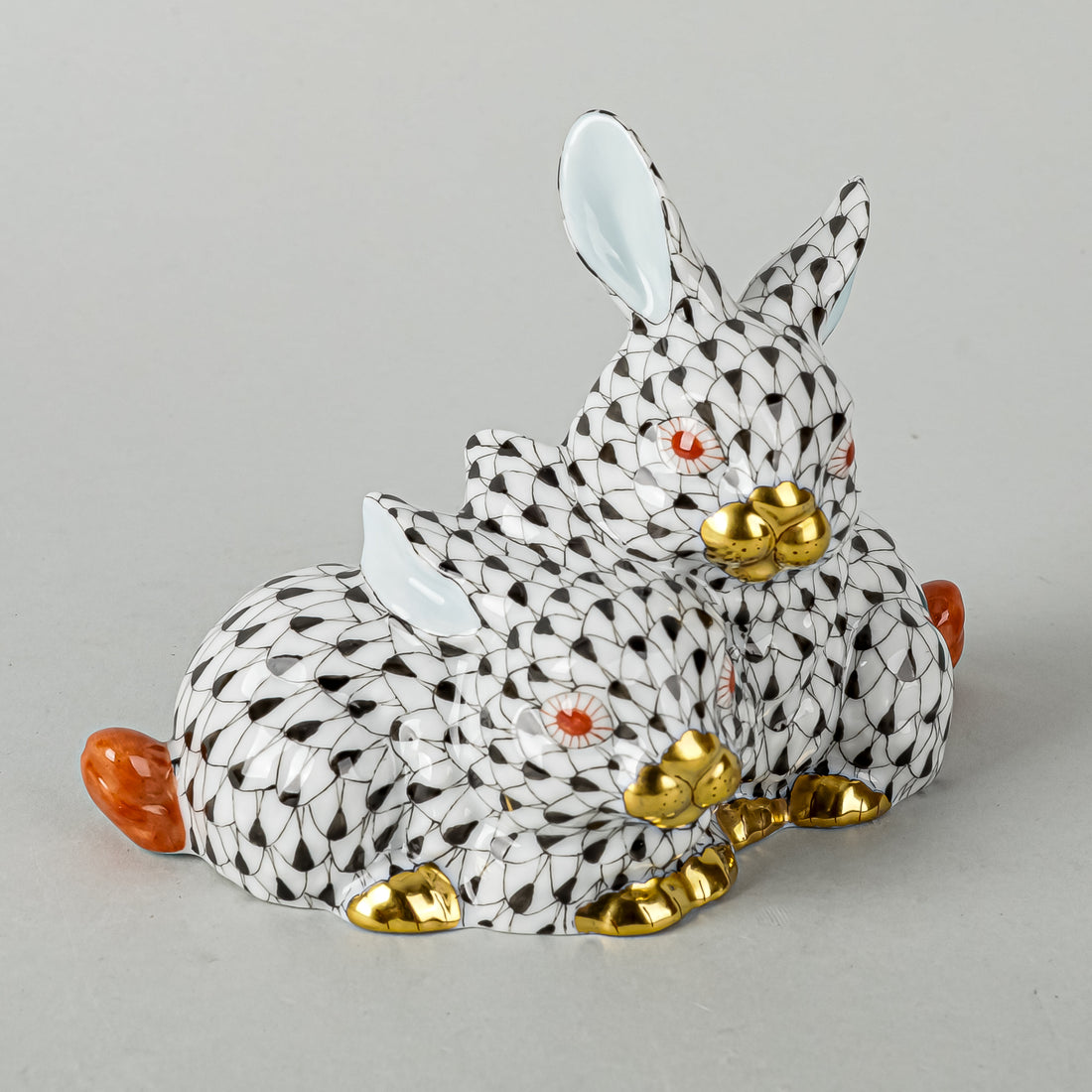 HEREND Figurine Pair Of Bunnies 15584 Fishnet Black