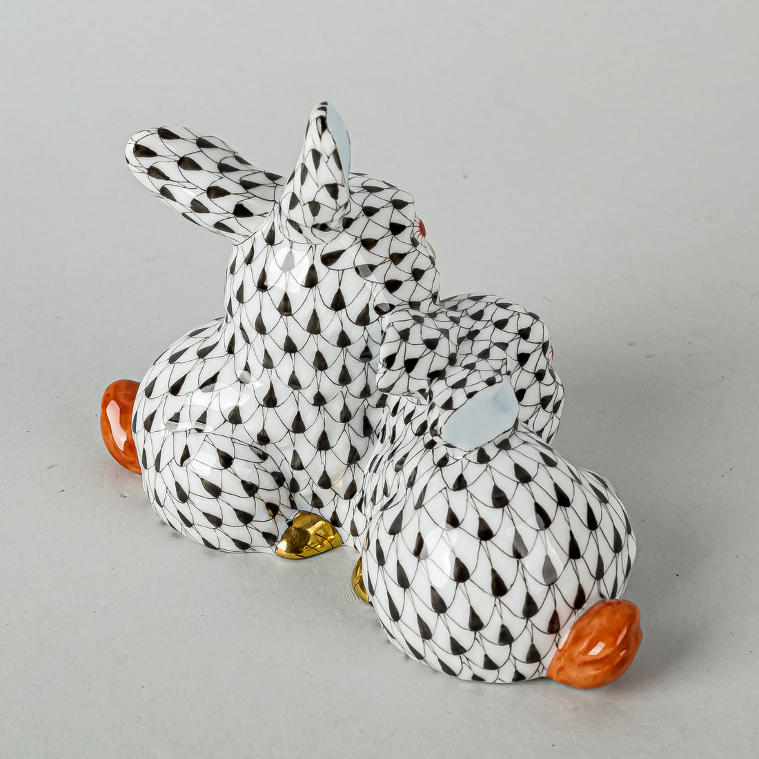 HEREND Figurine Pair Of Bunnies 15584 Fishnet Black