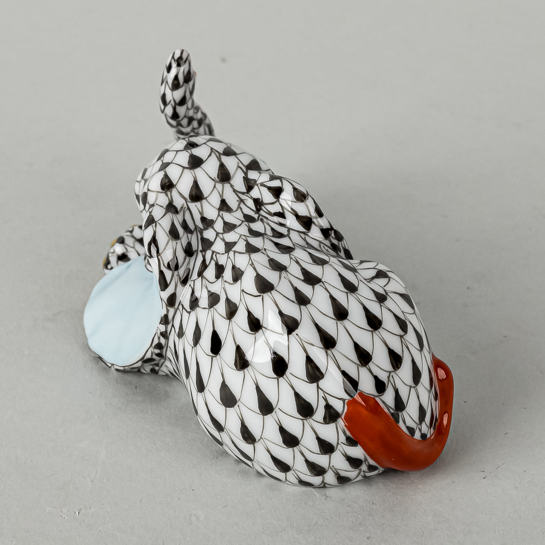 HEREND Figurine Baby Elephant Lying 15561 Fishnet Black