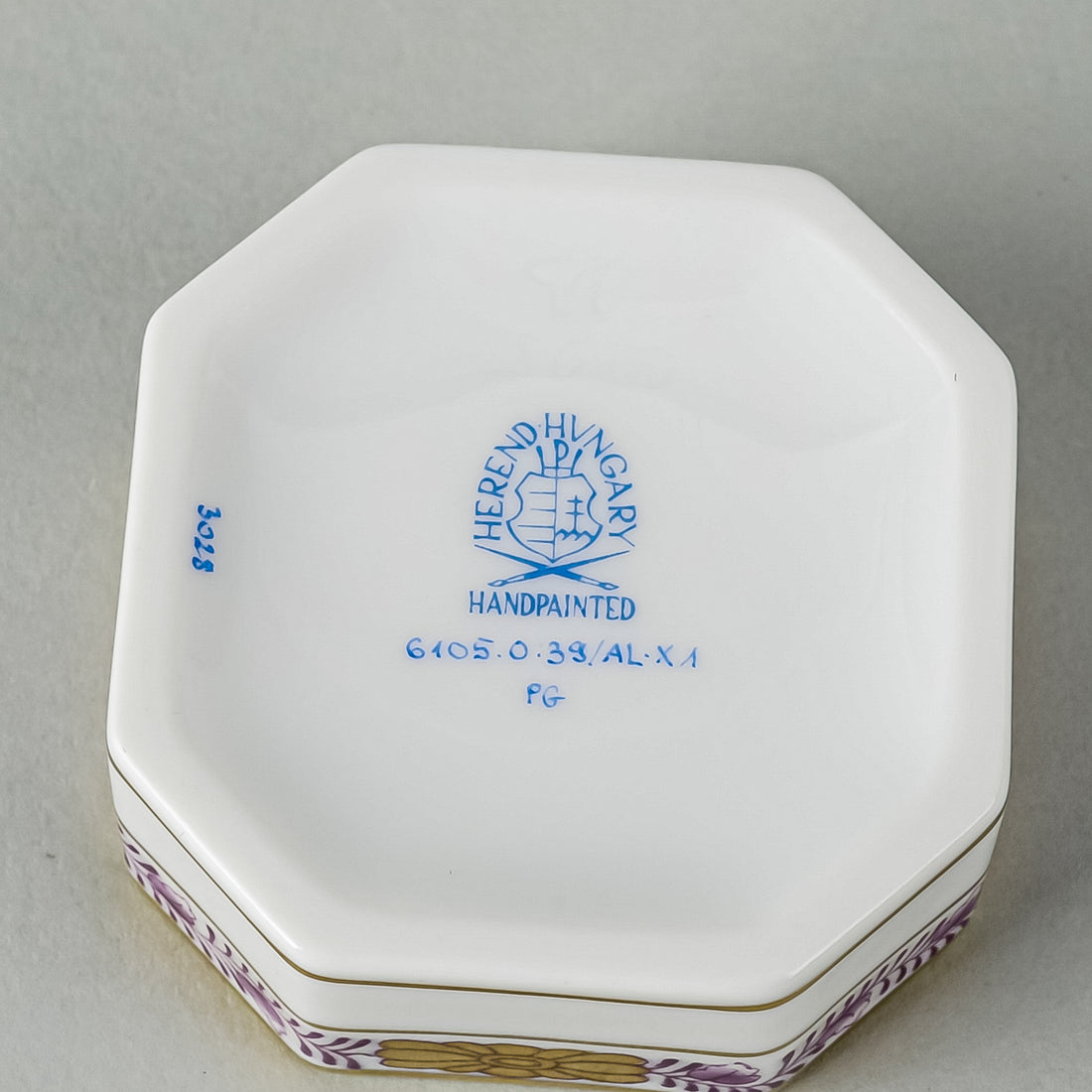HEREND Chinese Bouquet Purple Bonbonnier Frog Knob 6105