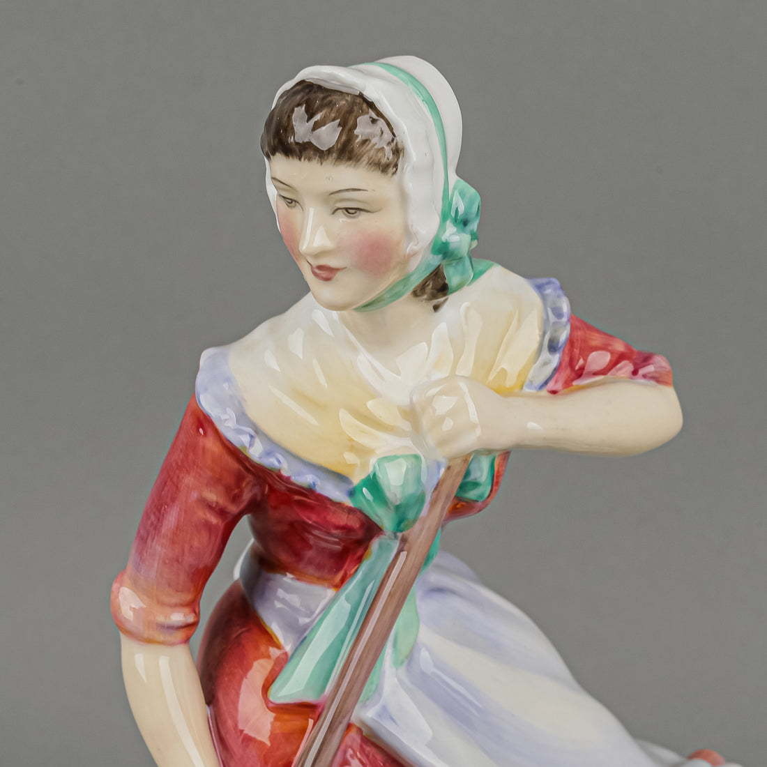 ROYAL DOULTON Figurine Autumn HN 2087  The Seasons Series