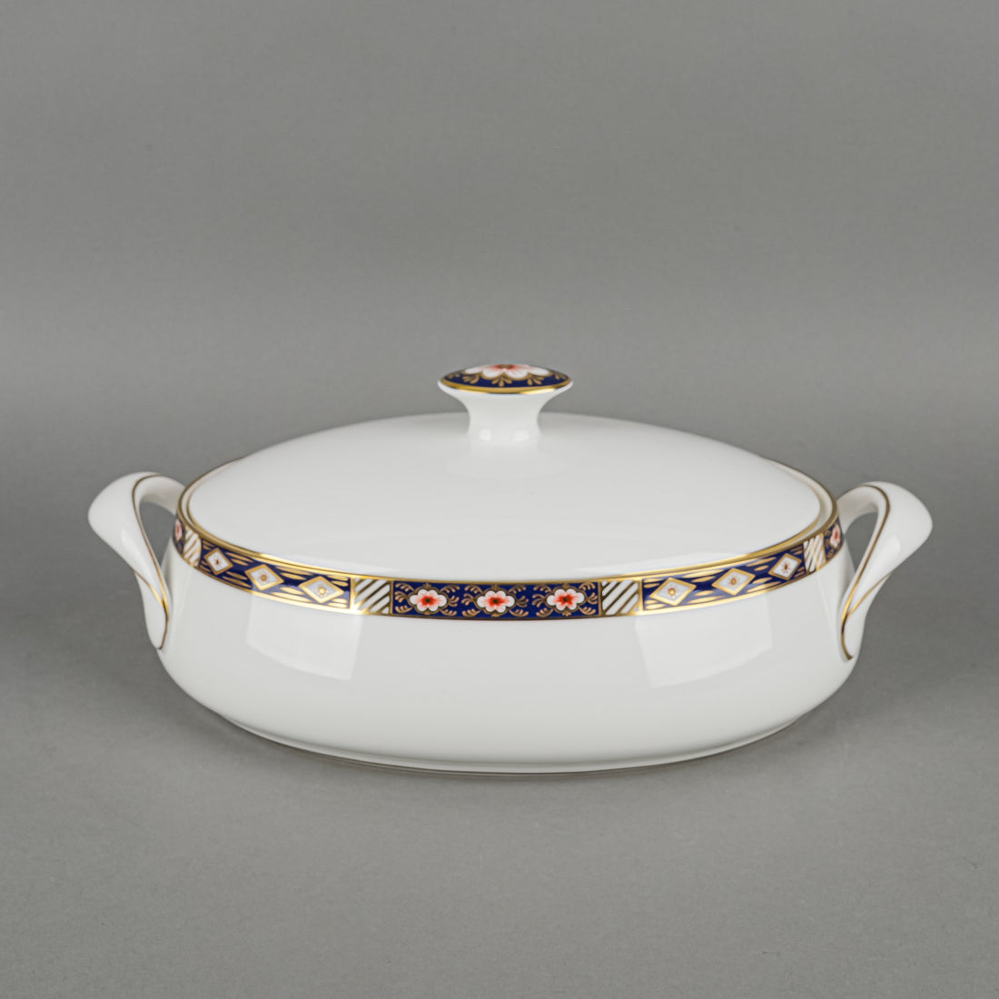 ROYAL CROWN DERBY Kedleston A1315 Oval Covered Serving Dish