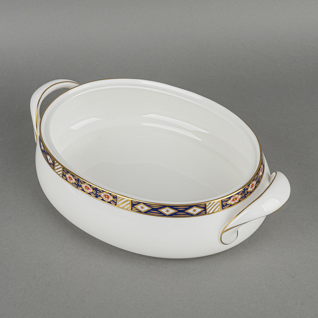 ROYAL CROWN DERBY Kedleston A1315 Oval Covered Serving Dish