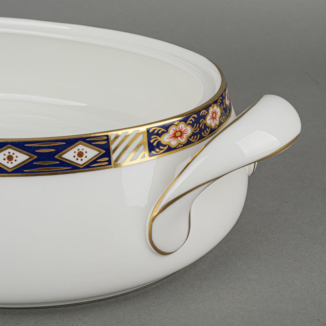 ROYAL CROWN DERBY Kedleston A1315 Oval Covered Serving Dish