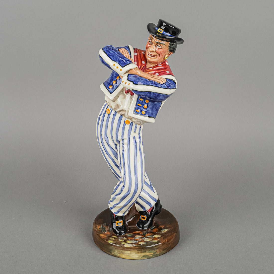 ROYAL DOULTON Figurine The Hornpipe HN 2161