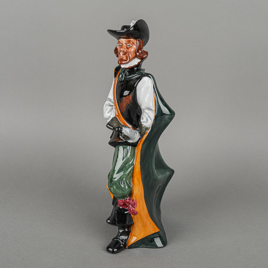 ROYAL DOULTON Figurine Cavalier HN 2716