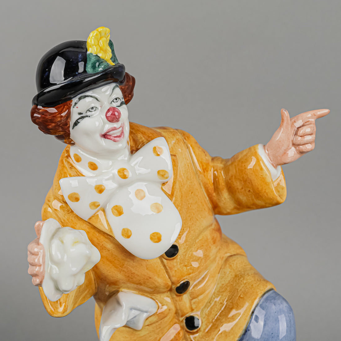 ROYAL DOULTON Figurine The Clown HN 2890