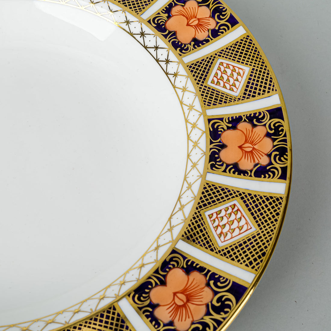 ROYAL CROWN DERBY Old Imari Border 8450 Soup Plates Set of 4