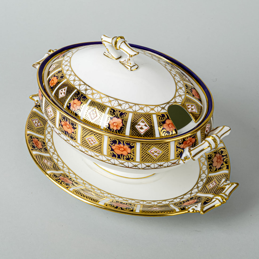 ROYAL CROWN DERBY Old Imari Border 8450 Lidded Sauce Tureen And Stand