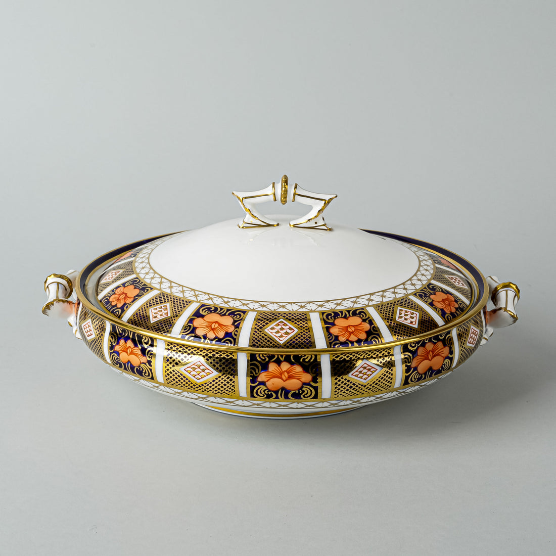 ROYAL CROWN DERBY Old Imari Border 8450 Round Covered Serving Dish