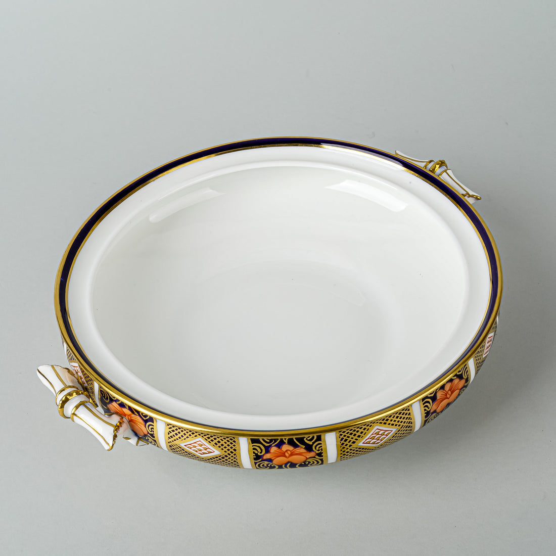 ROYAL CROWN DERBY Old Imari Border 8450 Round Covered Serving Dish
