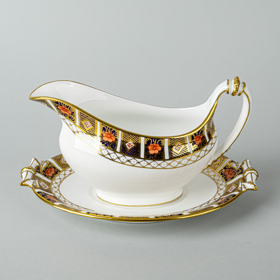ROYAL CROWN DERBY Old Imari Border 8450 Gravy Boat And Stand