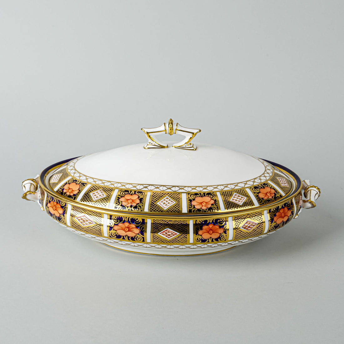 ROYAL CROWN DERBY Old Imari Border 8450 Oval Covered Serving Dish
