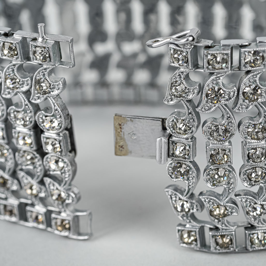 SCHREIBER&HILLER Rhodium Plated Clear Paste Stones Bracelet