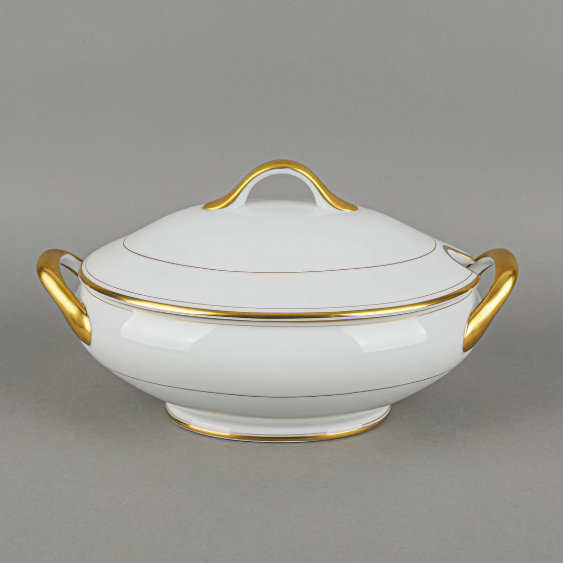 FITZ AND FLOYD Palais White Oval Lidded Tureen