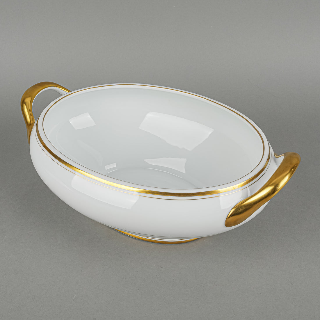 FITZ AND FLOYD Palais White Oval Lidded Tureen
