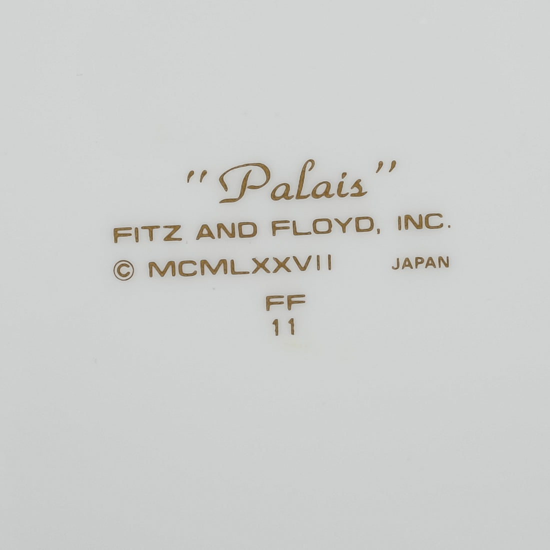 FITZ AND FLOYD Palais White Oval Lidded Tureen