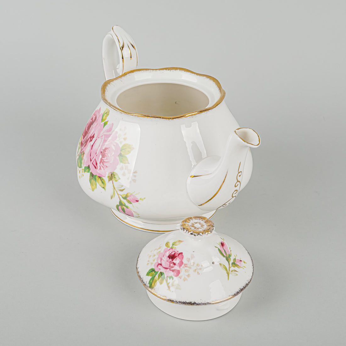 ROYAL ALBERT American Beauty Teapot w/Lid
