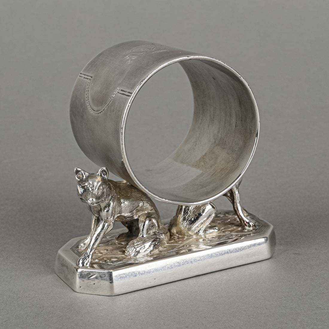 HALL MILLER & CO Silver Plate Figural Napkin Ring Foxes
