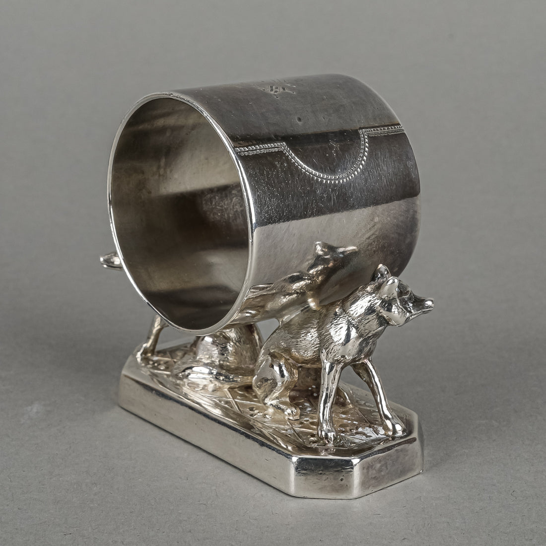 HALL MILLER & CO Silver Plate Figural Napkin Ring Foxes