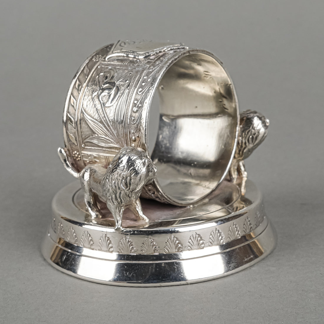 TORONTO SP CO Figural Napkin Ring - Two Lions