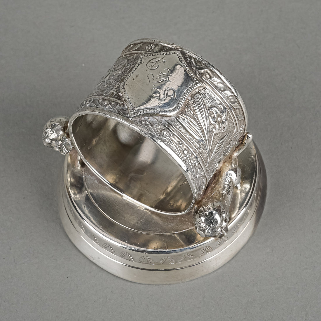 TORONTO SP CO Figural Napkin Ring - Two Lions