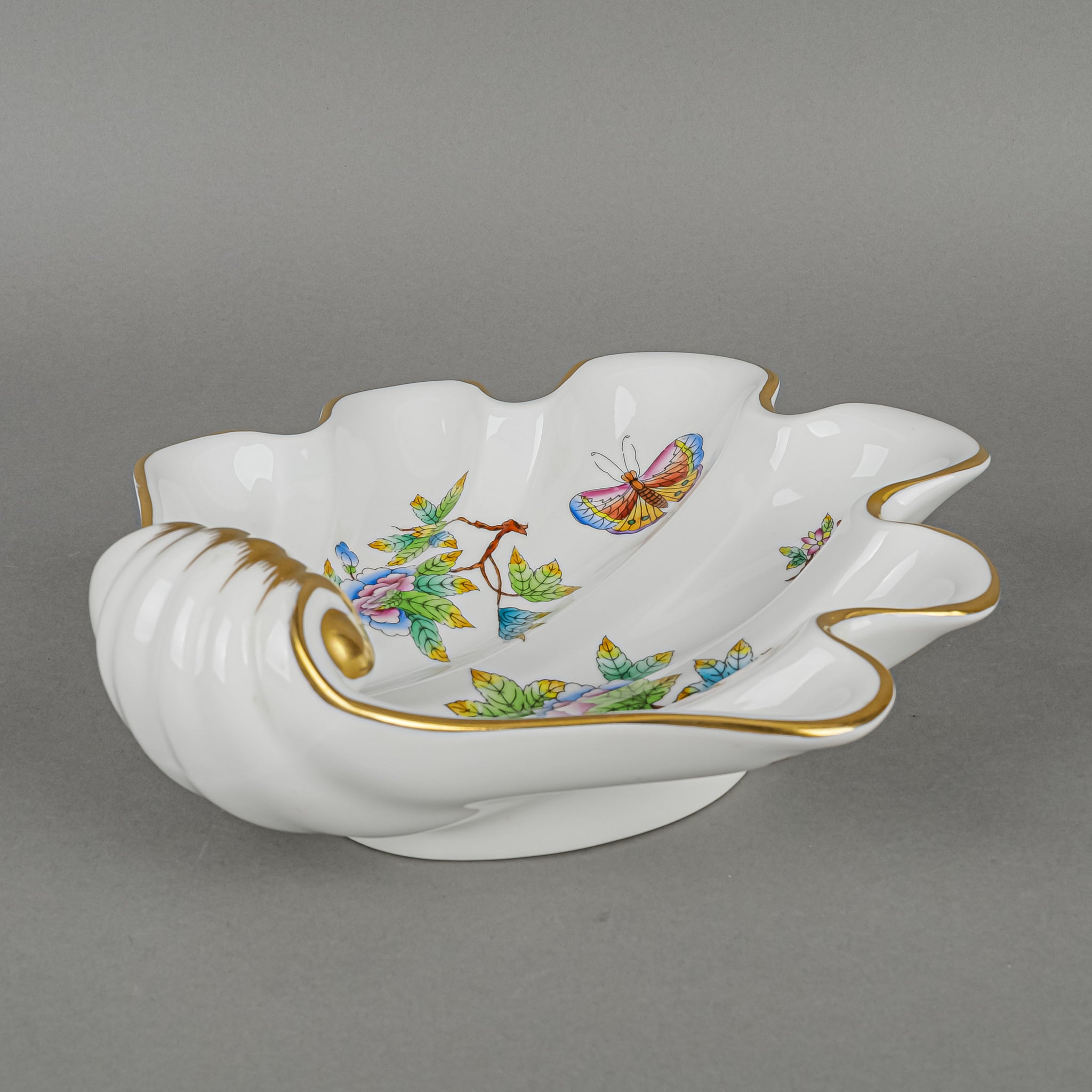 HEREND Queen Victoria Shell Dish 7444 - Around The Block