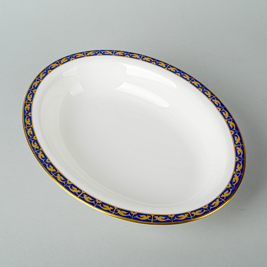 WEDGWOOD Marina R4425 Oval Serving Bowl