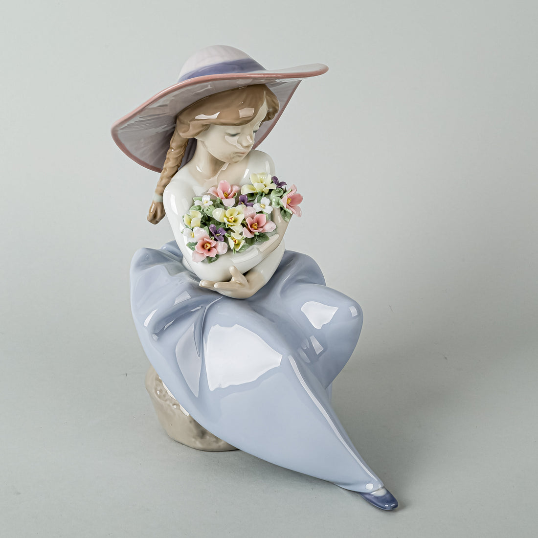 LLADRO Figurine Fragrant Bouquet 5862